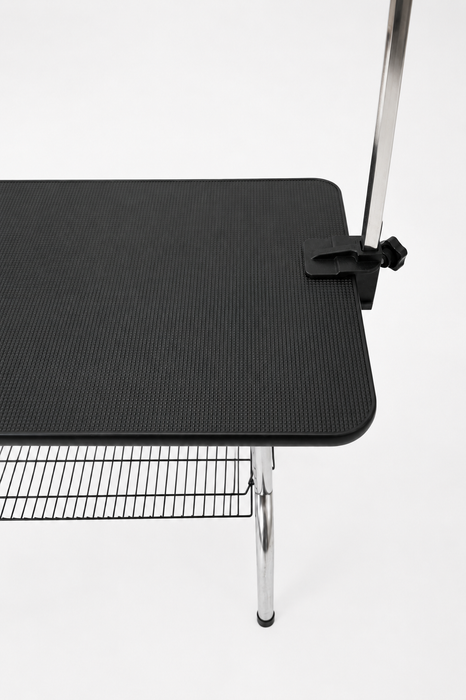 Foldable grooming table